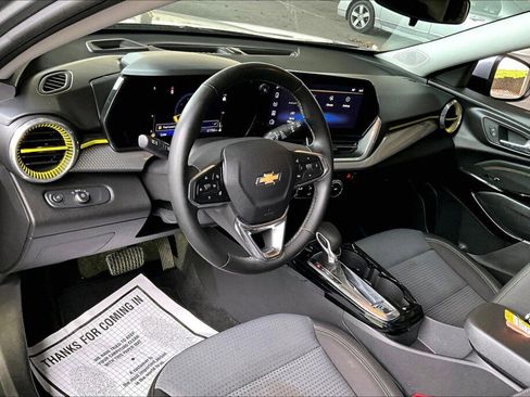 Used 2024 Chevrolet Trax LT w/ Driver Confidence Package FWD image 10