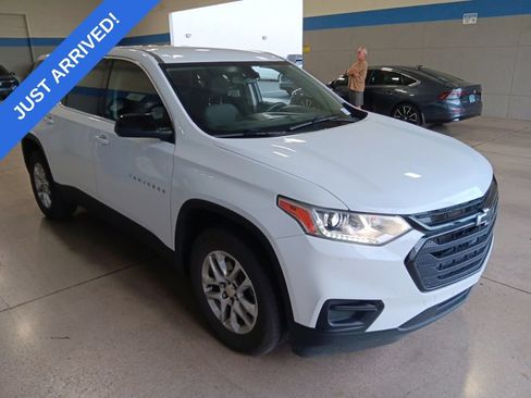 Used 2021 Chevrolet Traverse LS w/ LPO, Black Accent Package FWD image 2