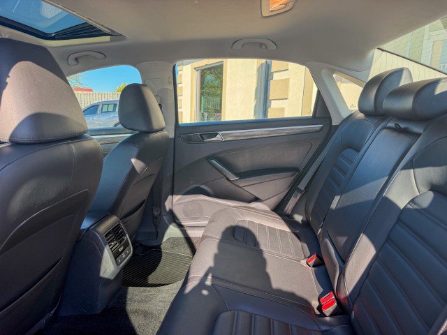Used 2018 Volkswagen Passat 2.0T SEL Premium FWD image 6