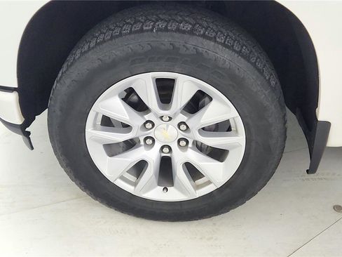 Used 2020 Chevrolet Silverado 1500 Custom w/ Custom Value Package image 17