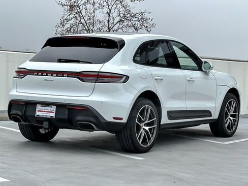 Used 2025 Porsche Macan image 8