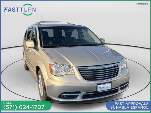 Used 2015 Chrysler Town & Country Touring image 12