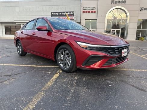 Used 2024 Hyundai Elantra SEL image 4