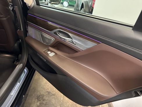 Used 2018 BMW 750i RWD image 28