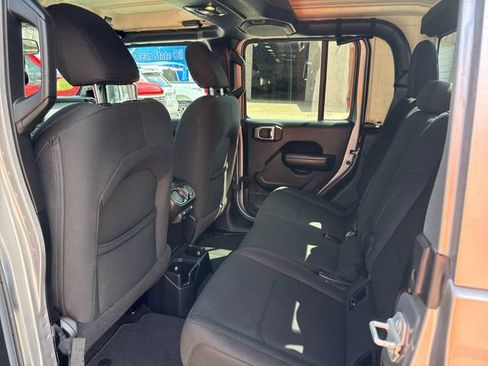 Used 2020 Jeep Gladiator Sport w/ Quick Order Package 24S AWD/4WD image 13