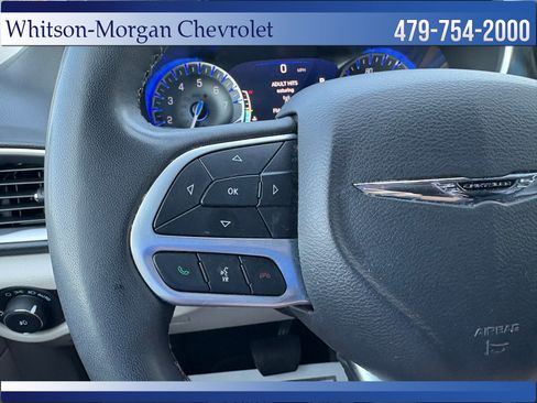 Used 2023 Chrysler Pacifica Touring-L FWD image 18