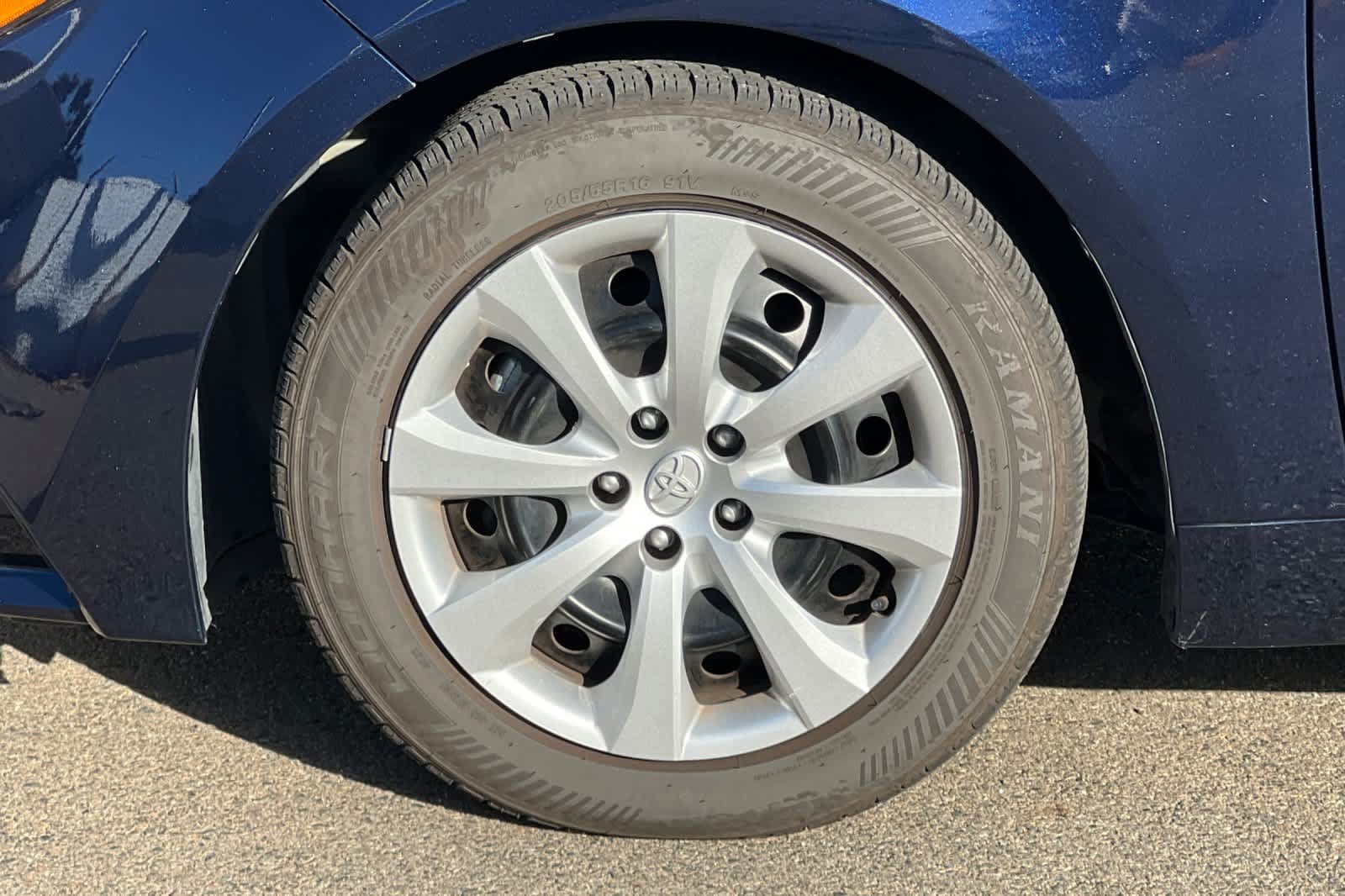 Used 2025 Toyota Corolla LE FWD image 13
