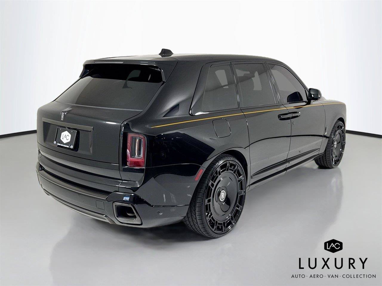 Used 2025 Rolls-Royce Cullinan Black Badge AWD/4WD image 5