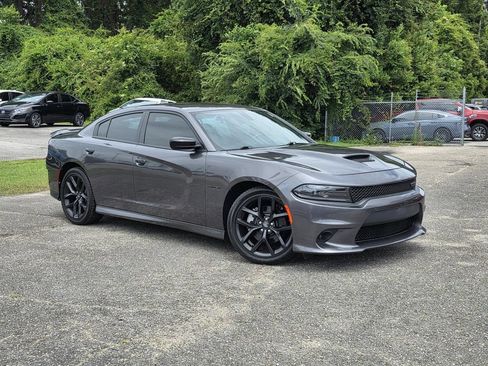 Used 2022 Dodge Charger R/T w/ Blacktop Package RWD image 2