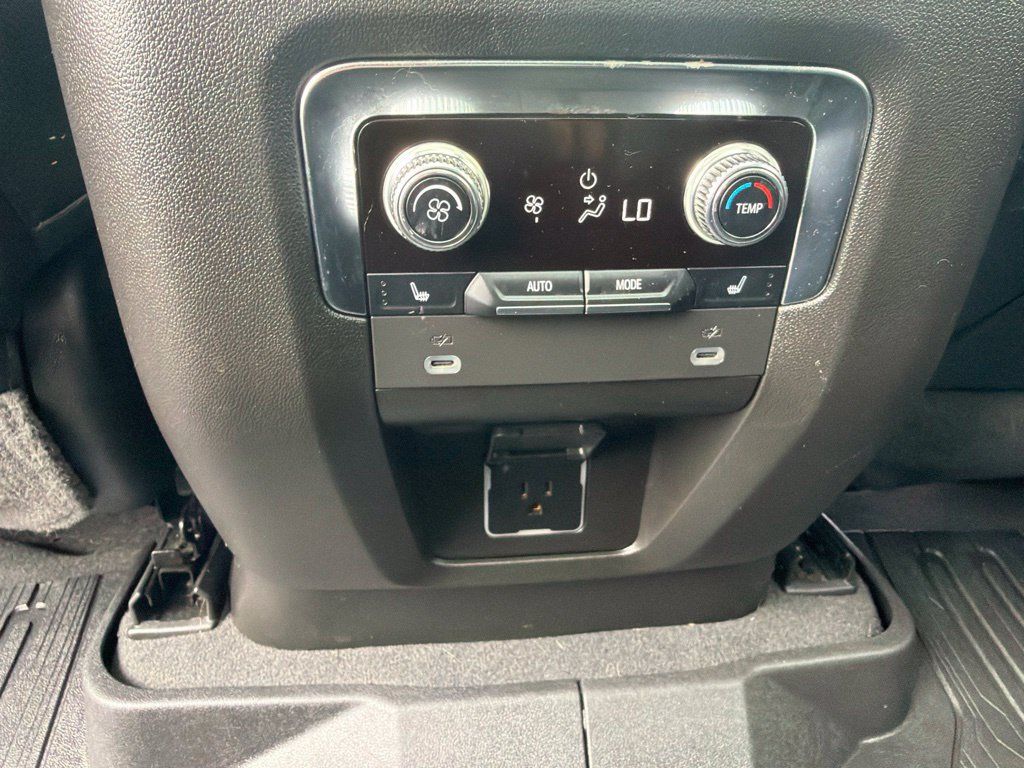 Used 2022 GMC Yukon Denali AWD/4WD image 16