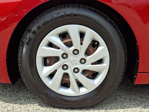 Used 2019 Hyundai Elantra SE FWD image 9