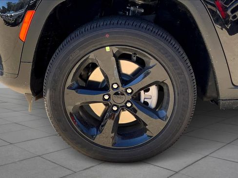 Used 2024 Jeep Grand Cherokee L Altitude image 12