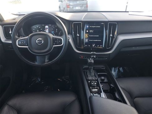 Used 2020 Volvo XC60 T5 Momentum w/ Protection Package Premier image 10