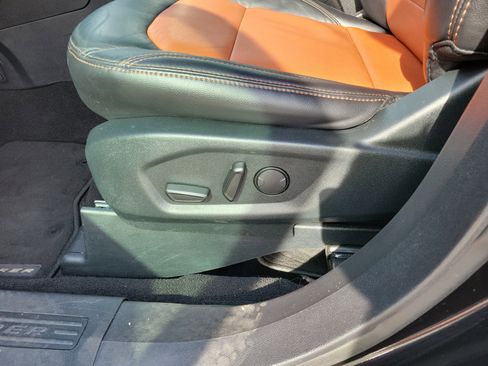 Certified 2019 Ford Explorer XLT w/ Equipment Group 202A image 9