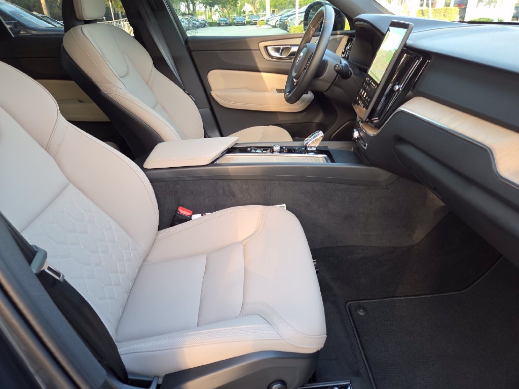 Used 2026 Volvo XC60 B5 Plus AWD/4WD image 25