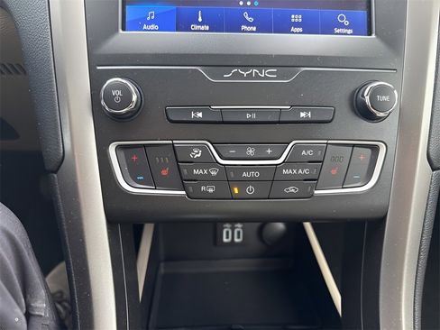 Used 2020 Ford Fusion SEL image 23