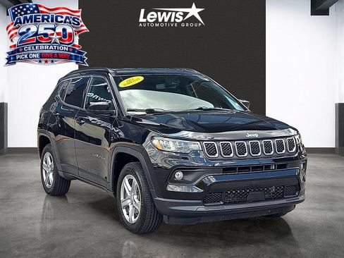 Used 2024 Jeep Compass Latitude AWD/4WD image 6