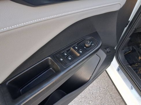 Certified 2024 Volkswagen Taos SE FWD image 16