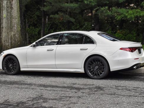 Used 2022 Mercedes-Benz S 500 4MATIC w/ AMG Line Package image 5