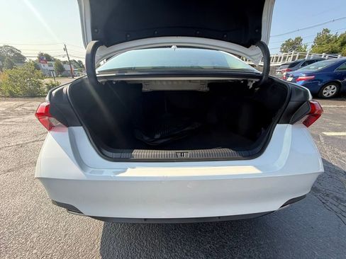 Used 2022 Toyota Avalon XLE w/ Moonroof Package image 13