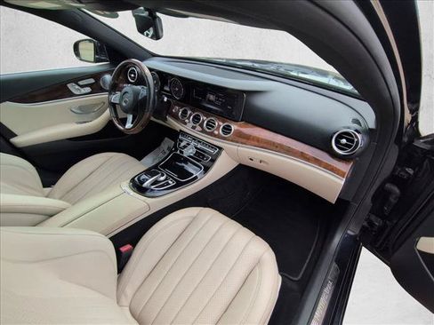 Used 2017 Mercedes-Benz E 300 image 22