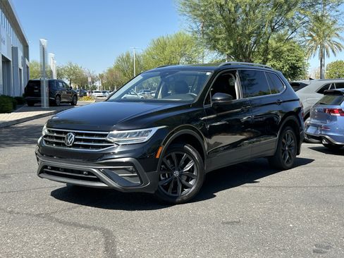 Used 2024 Volkswagen Tiguan SE FWD image 31