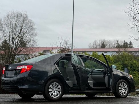 Used 2012 Toyota Camry LE image 11