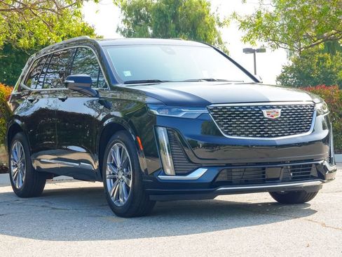 Used 2025 Cadillac XT6 Premium Luxury w/ Technology Package FWD image 5