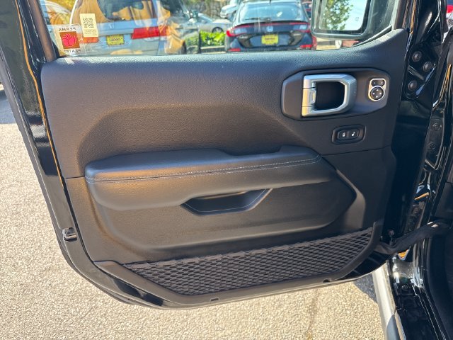 Used 2022 Jeep Wrangler Unlimited Rubicon 4xe AWD/4WD image 15