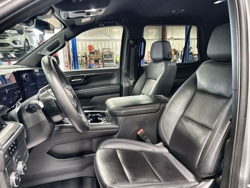 Used 2025 Chevrolet Tahoe LT image 12