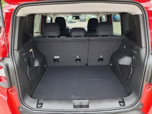 Used 2023 Jeep Renegade Latitude w/ Premium Group image 24