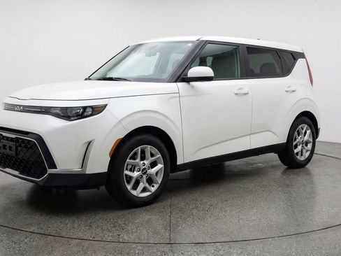 Used 2025 Kia Soul LX w/ LX Technology Package FWD image 3