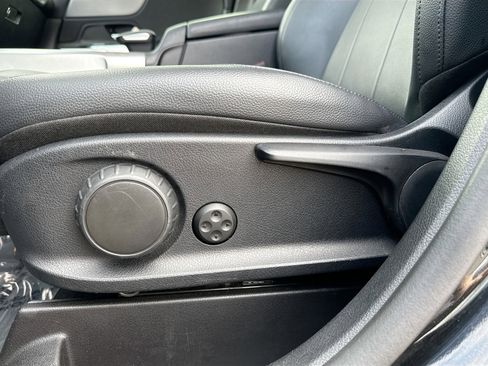 Used 2022 Mercedes-Benz GLB 250 image 24