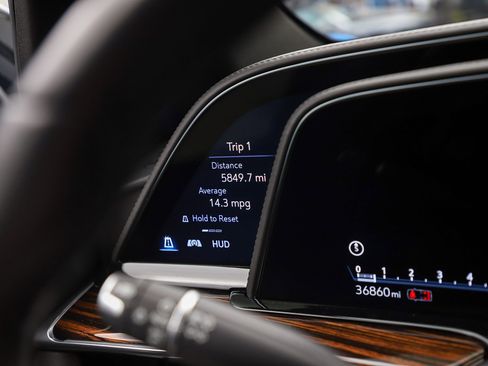 Used 2021 Cadillac Escalade Premium Luxury AWD/4WD image 32