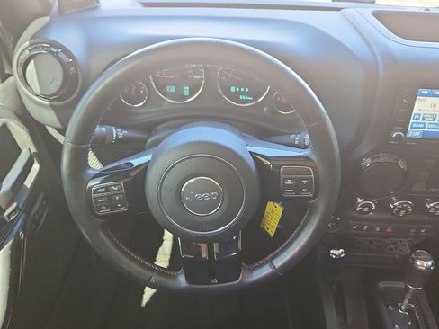 Used 2012 Jeep Wrangler Unlimited Sahara AWD/4WD image 17