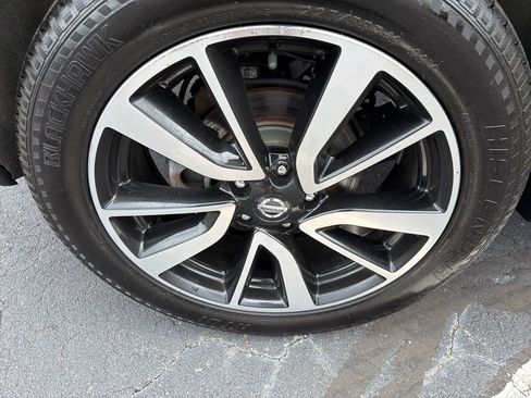 Used 2019 Nissan Rogue SL w/ Premium Package AWD/4WD image 18