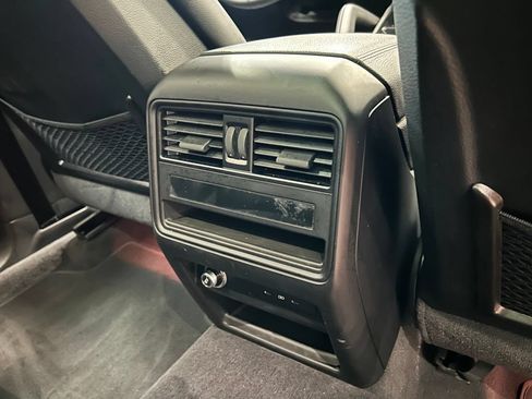 Used 2025 Porsche Cayenne AWD/4WD image 20