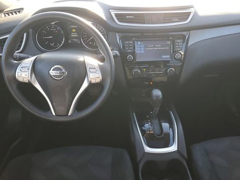 Used 2016 Nissan Rogue SV image 12