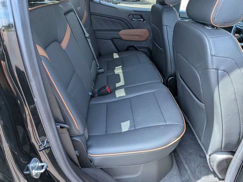 Used 2025 GMC Canyon AT4 w/ Technology Plus Package AWD/4WD image 21