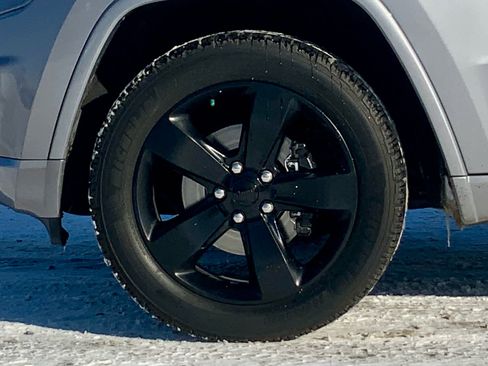 Used 2015 Jeep Grand Cherokee Altitude image 16