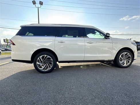 New 2025 Lincoln Navigator L Reserve image 3