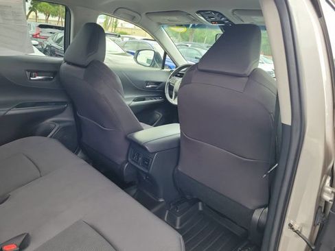 Used 2021 Toyota Venza LE AWD/4WD image 10