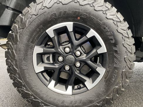 Used 2024 Jeep Wrangler Unlimited Rubicon 4xe image 15