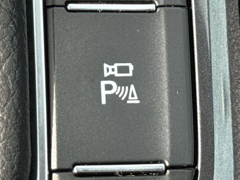 Certified 2024 Volkswagen Tiguan SEL R-Line AWD/4WD image 40