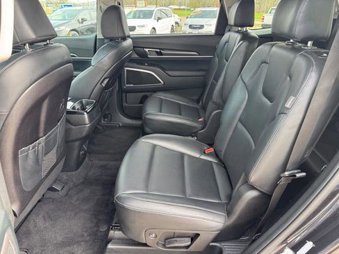 Used 2025 Kia Telluride S image 10