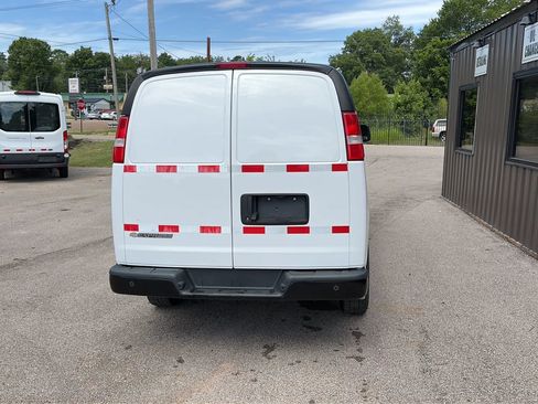 Used 2021 Chevrolet Express 2500 RWD image 5