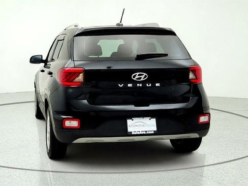 Used 2023 Hyundai Venue FWD image 6