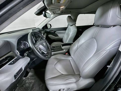 Used 2022 Toyota Highlander XLE FWD image 20