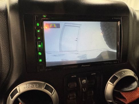 Used 2012 Jeep Wrangler Unlimited Rubicon AWD/4WD image 32