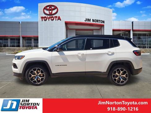 Used 2025 Jeep Compass Limited AWD/4WD image 4